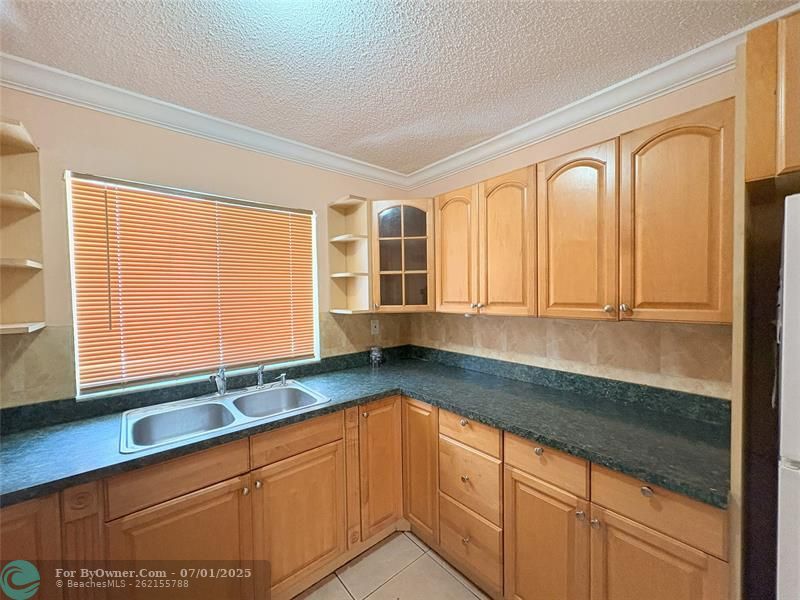 2760 W 62nd Pl #203, Hialeah, Florida image 6