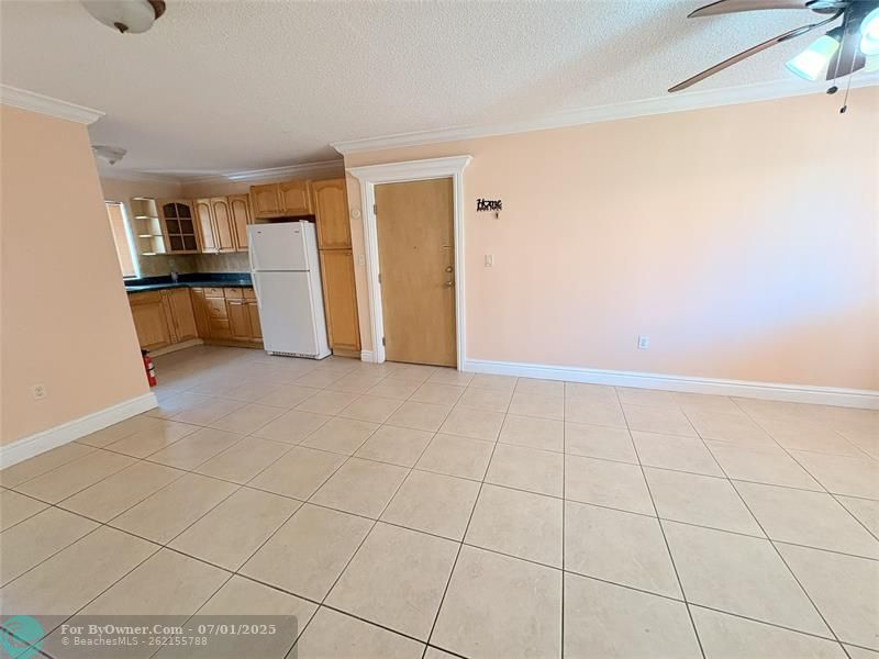 2760 W 62nd Pl #203, Hialeah, Florida image 9