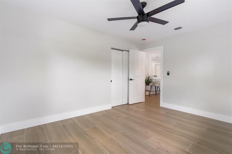860 NE 34th St, Oakland Park, Florida image 19