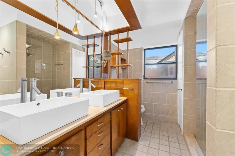 2024 NE 24th St, Wilton Manors, Florida image 17
