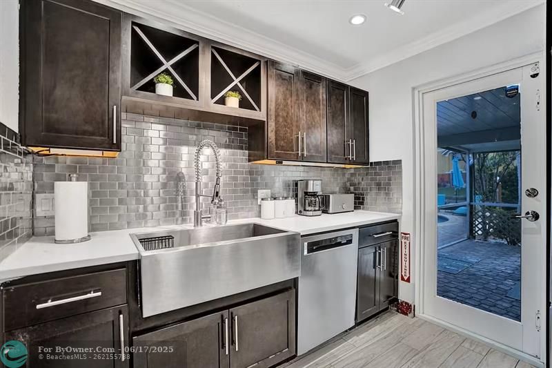 616 NW 21st St, Wilton Manors, Florida image 4