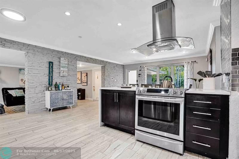 616 NW 21st St, Wilton Manors, Florida image 5