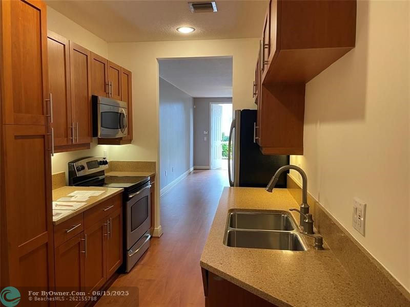 417 SW 13th Terrace #417, Fort Lauderdale, Florida image 5