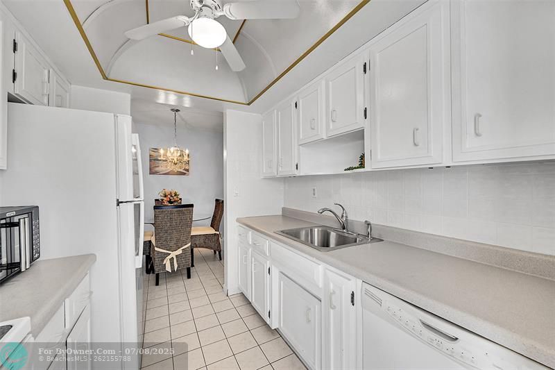 Lots of Cabinet and Countertop Space if You love to Cook and Entertain, this Kitchen is Perfect for You, Your Family and Friends!