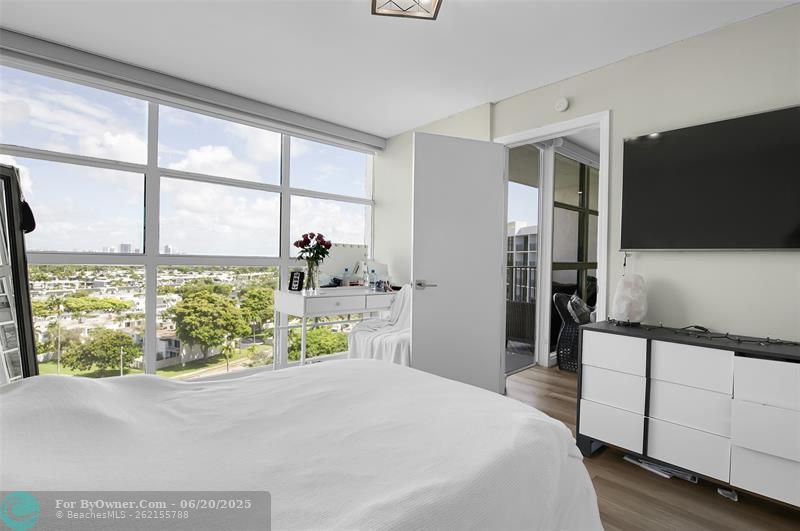 600 Parkview Dr #1029, Hallandale Beach, Florida image 19