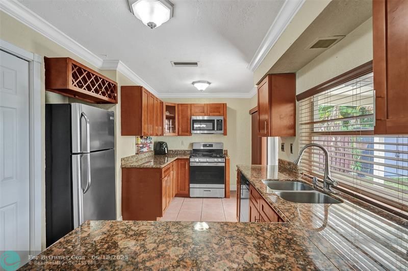 8570 NW 25th St, Sunrise, Florida image 11