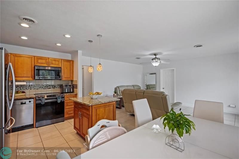 6129 Hogan Creek Road, Margate, Florida image 9