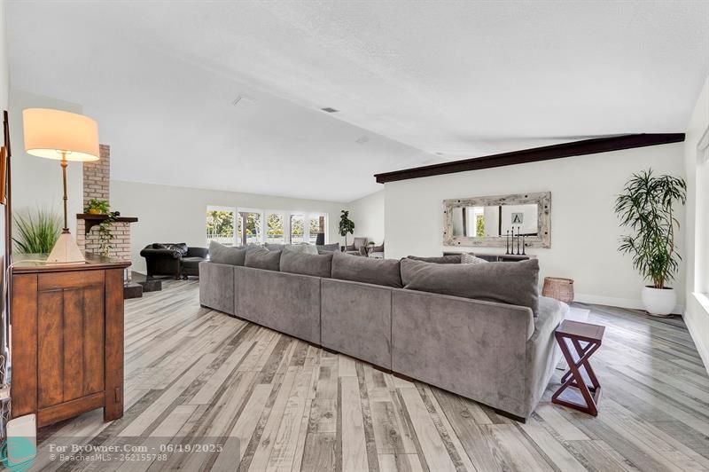 7421 Annapolis Ln, Parkland, Florida image 19