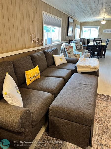 Sectional negotiable