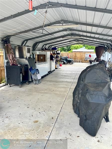 Large Covered Pad/Work Area