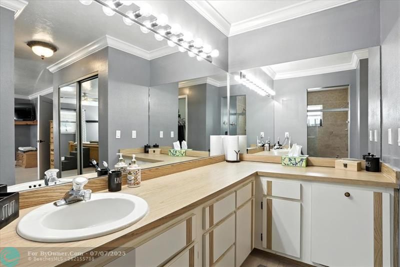 Ensuite Primary Bathroom