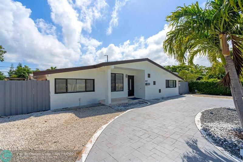 2510 NE 215th St, Miami, Florida image 3