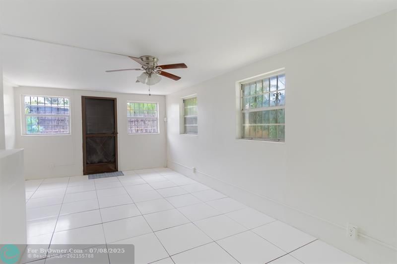 3690 NW 26th St, Lauderdale Lakes, Florida image 25