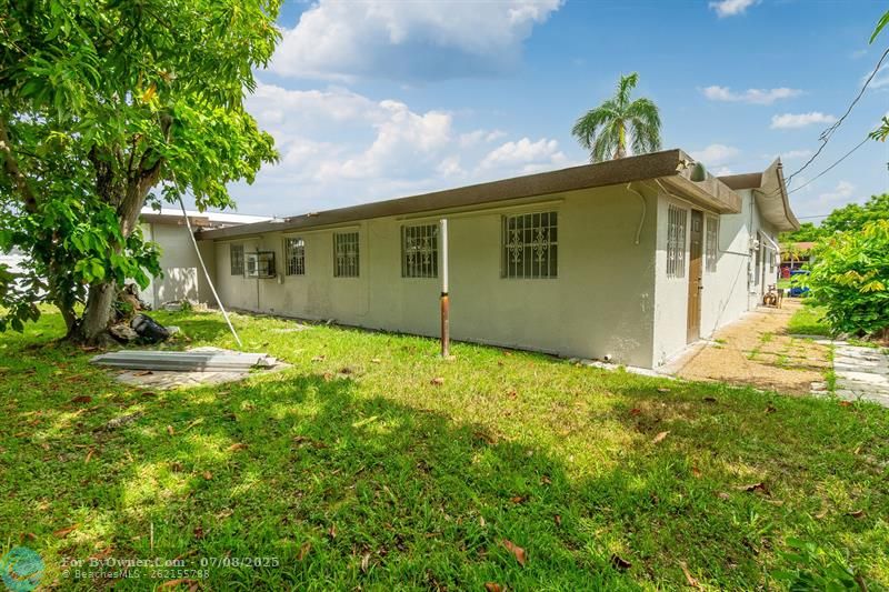 3690 NW 26th St, Lauderdale Lakes, Florida image 28