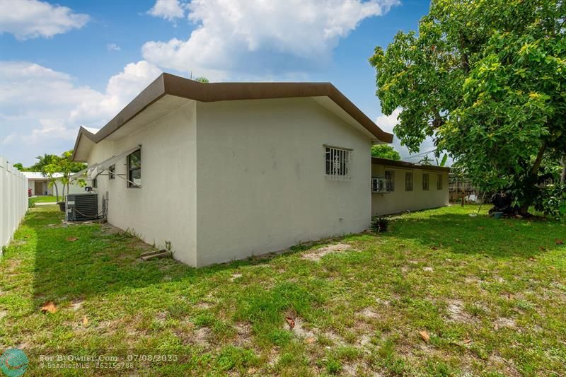 3690 NW 26th St, Lauderdale Lakes, Florida image 29