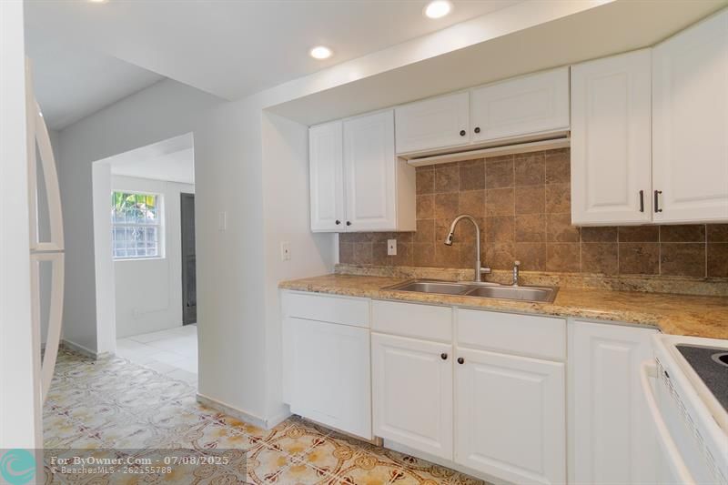 3690 NW 26th St, Lauderdale Lakes, Florida image 9