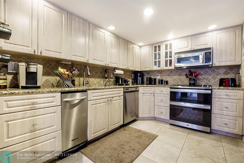 525 N Ocean Blvd #424, Pompano Beach, Florida image 6