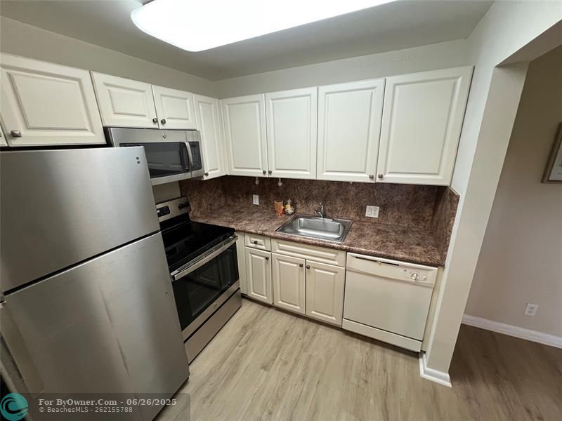 300 Dorset #H, Boca Raton, Florida image 18