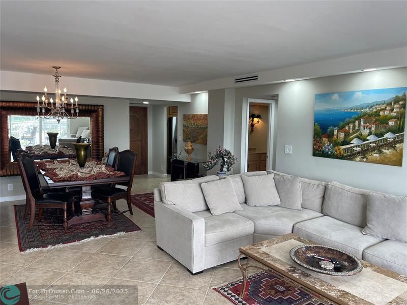 427 Golden Isles Dr #14C, Hallandale Beach, Florida image 1