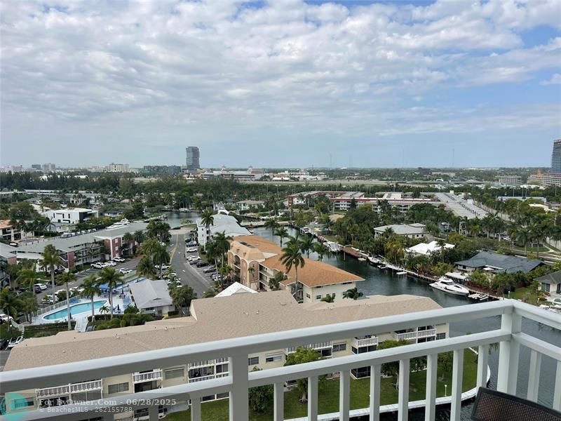427 Golden Isles Dr #14C, Hallandale Beach, Florida image 15