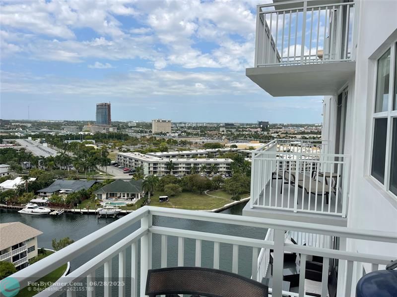 427 Golden Isles Dr #14C, Hallandale Beach, Florida image 16