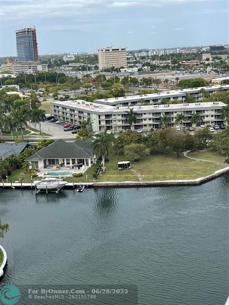 427 Golden Isles Dr #14C, Hallandale Beach, Florida image 20