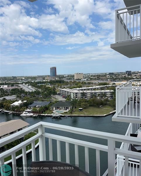 427 Golden Isles Dr #14C, Hallandale Beach, Florida image 24