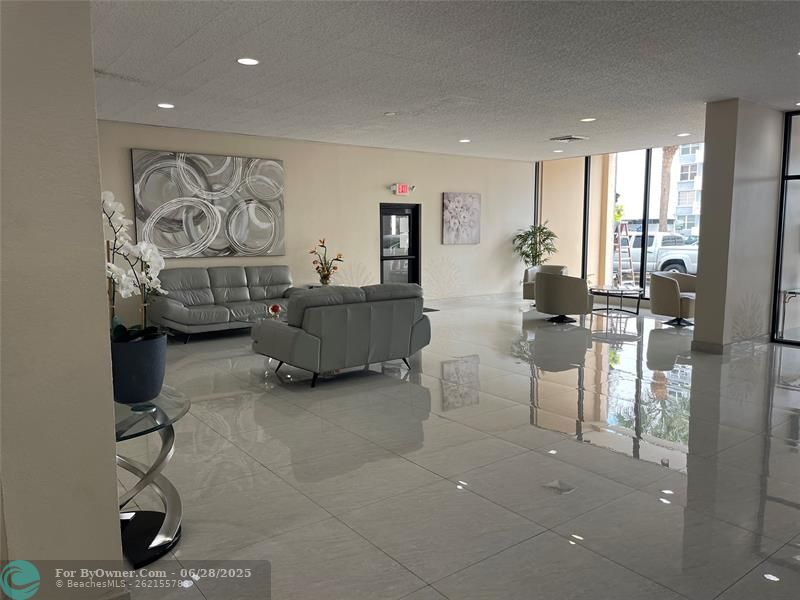 427 Golden Isles Dr #14C, Hallandale Beach, Florida image 26