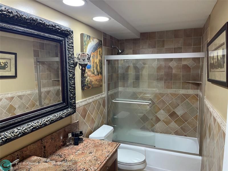 427 Golden Isles Dr #14C, Hallandale Beach, Florida image 10