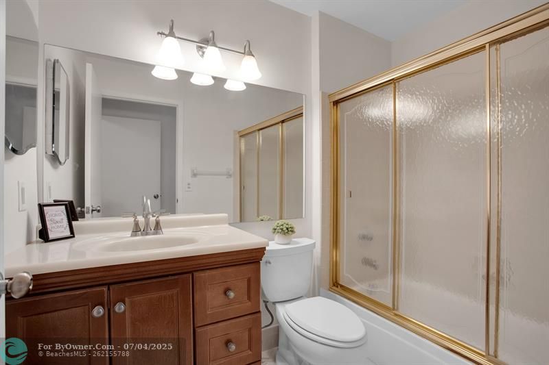 SECOND MASTER BATHROOM WITH SHOWER/TUB