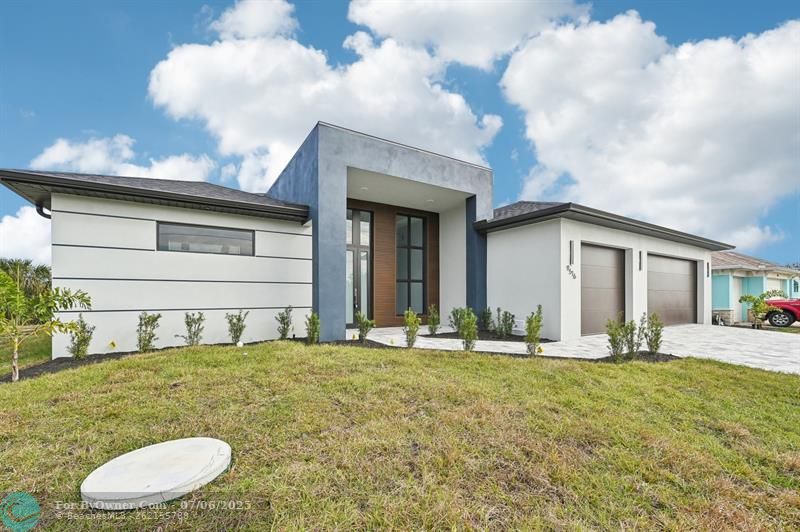 9516 President Circle, Port Charlotte, Florida image 4