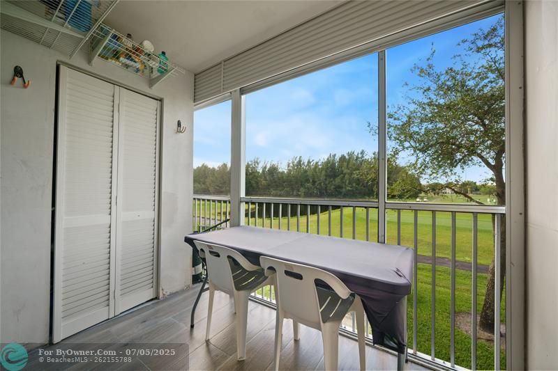 Screened In Balcony with Gorgeous GolfCourse & Lake View