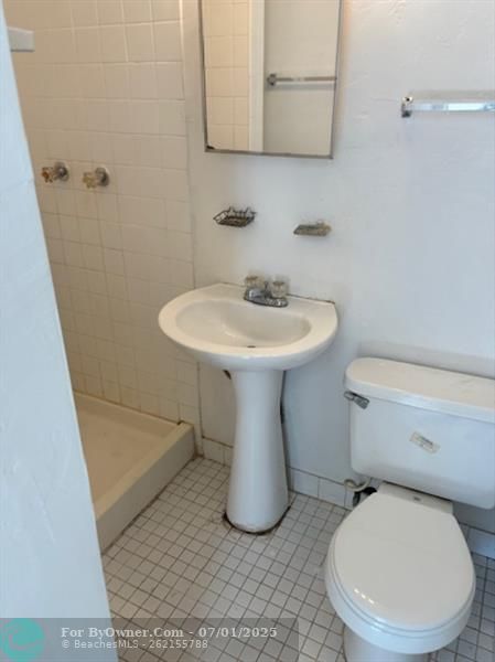 1695 NE 175th St, North Miami Beach, Florida image 11