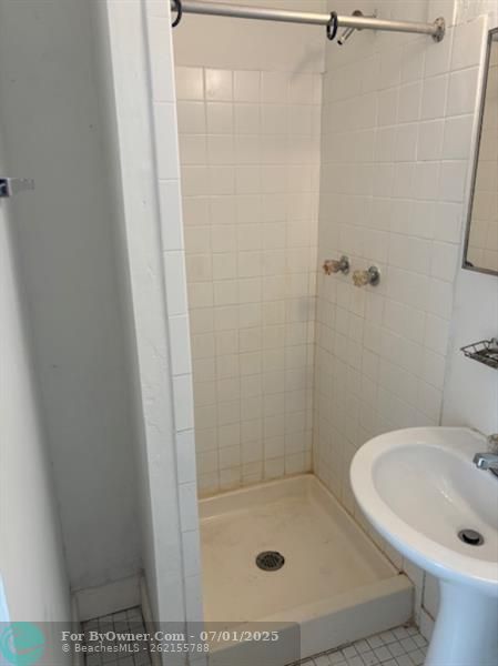 1695 NE 175th St, North Miami Beach, Florida image 12