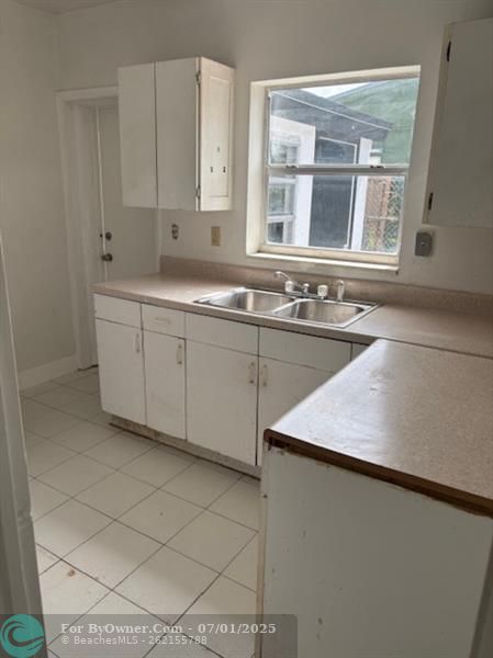 1695 NE 175th St, North Miami Beach, Florida image 7