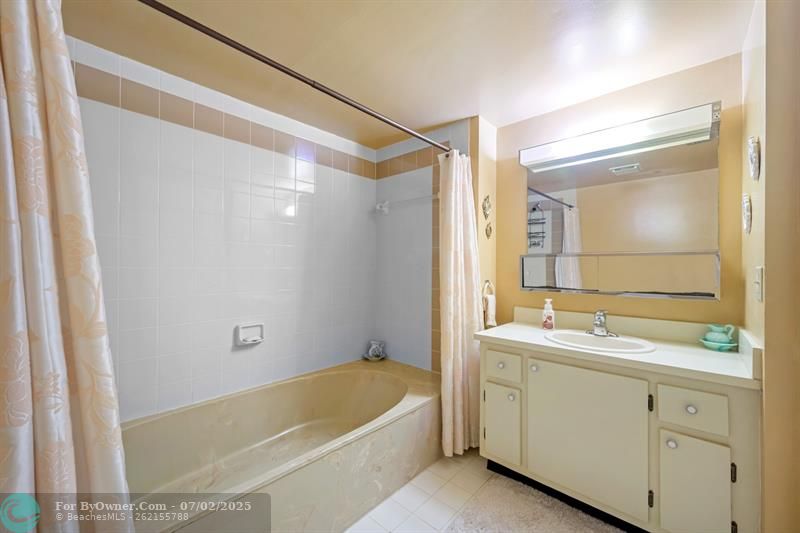 1301 NE 7th St #113, Hallandale Beach, Florida image 21