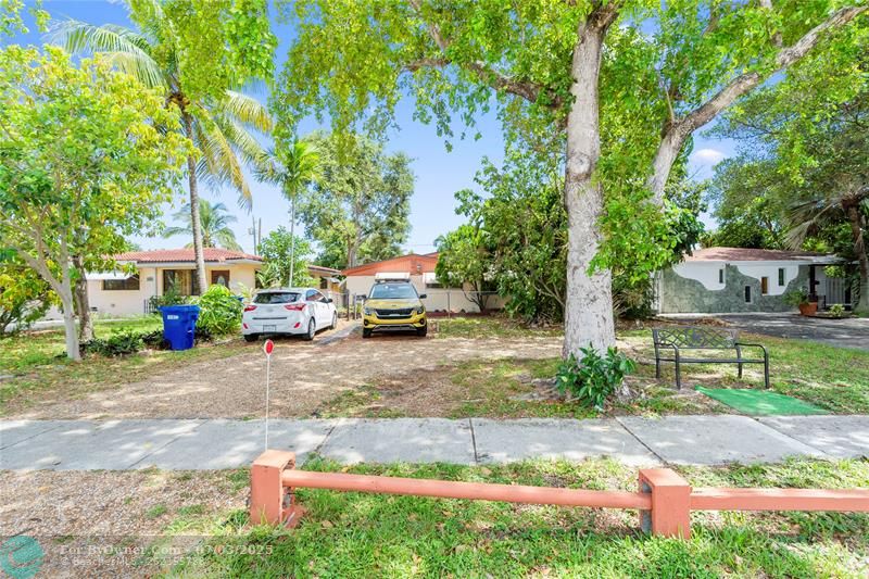 1571 NE 179th St, North Miami Beach, Florida image 2
