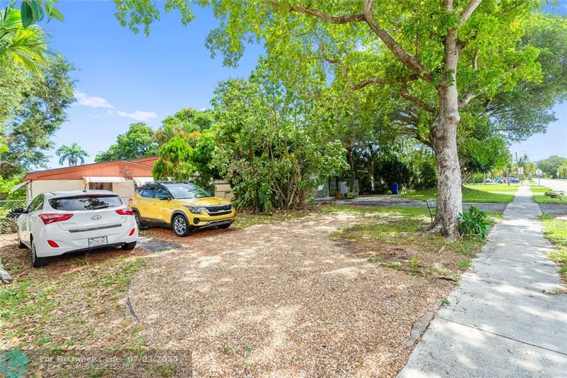 1571 NE 179th St, North Miami Beach, Florida image 3