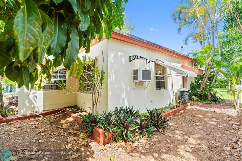 1571 NE 179th St, North Miami Beach, Florida image 10
