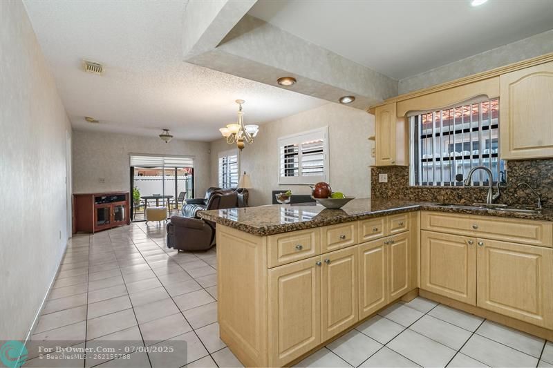 6562 W 22nd Ct, Hialeah, Florida image 7