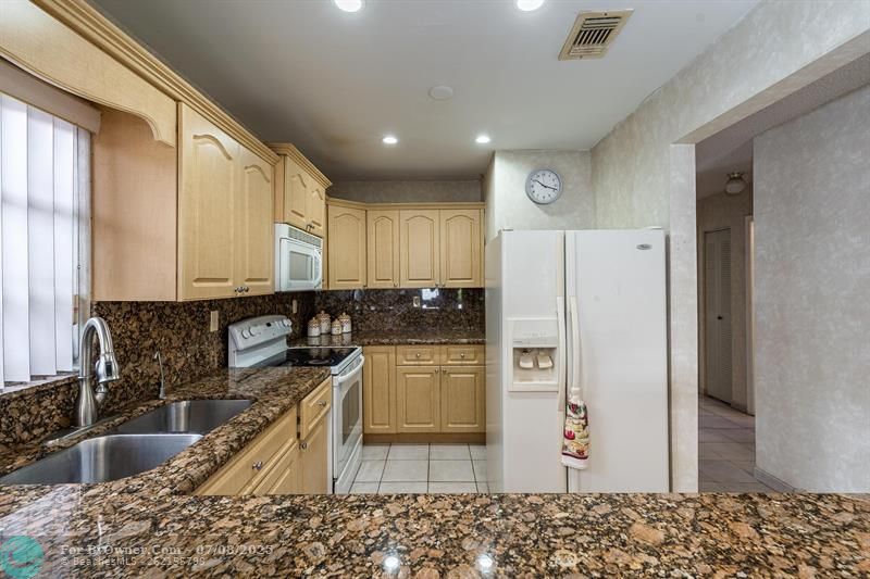6562 W 22nd Ct, Hialeah, Florida image 9