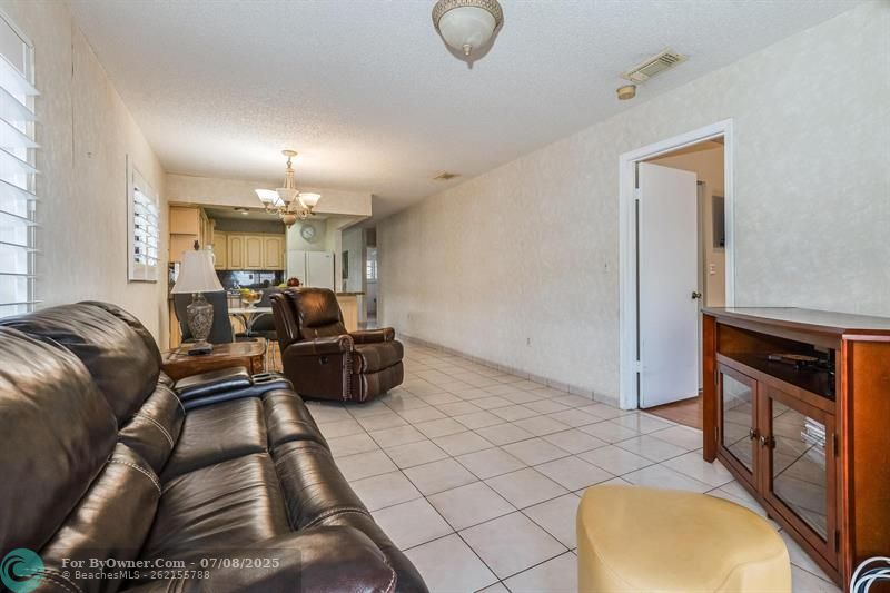 6562 W 22nd Ct, Hialeah, Florida image 10