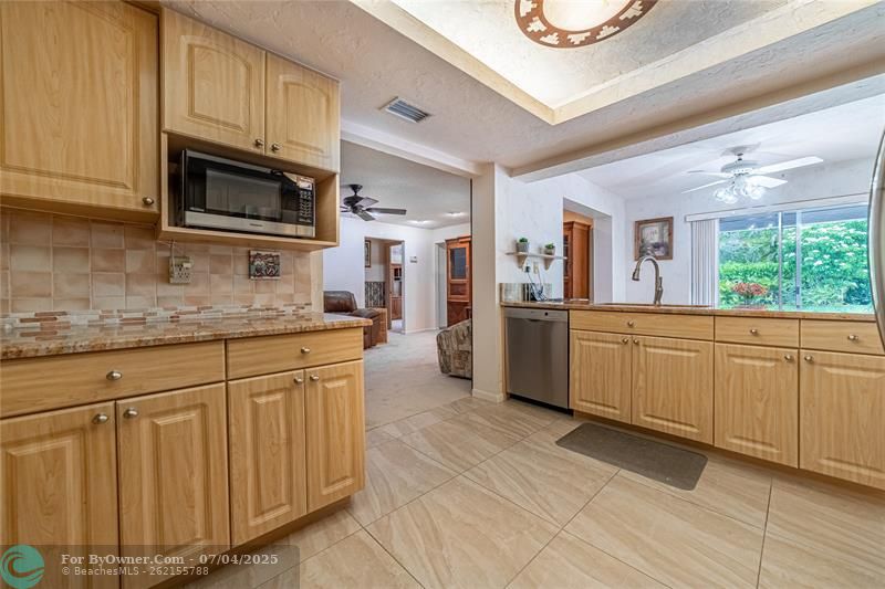 8277 NW 3rd Place, Coral Springs, Florida image 27