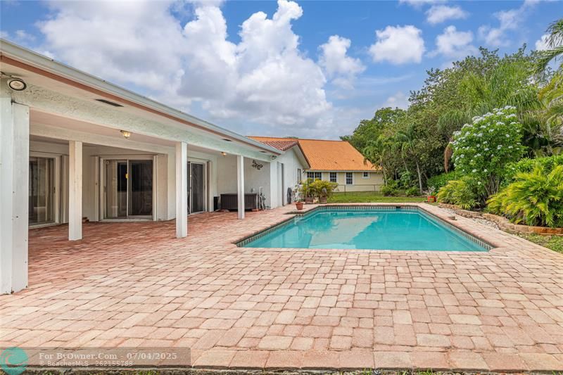 8277 NW 3rd Place, Coral Springs, Florida image 4