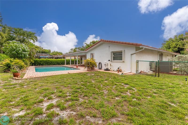 8277 NW 3rd Place, Coral Springs, Florida image 5