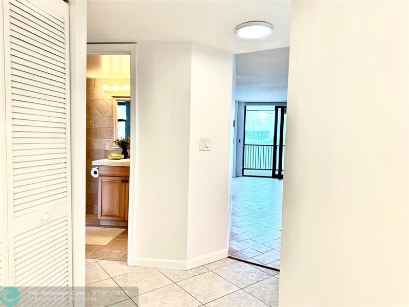 117 Lake Emerald Dr #205, Oakland Park, Florida image 9