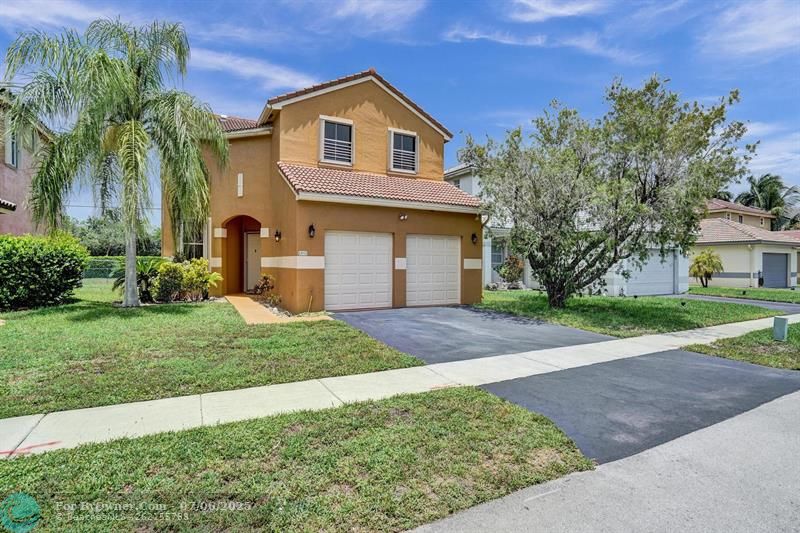 1851 NW 184th Ter, Pembroke Pines, Florida image 2