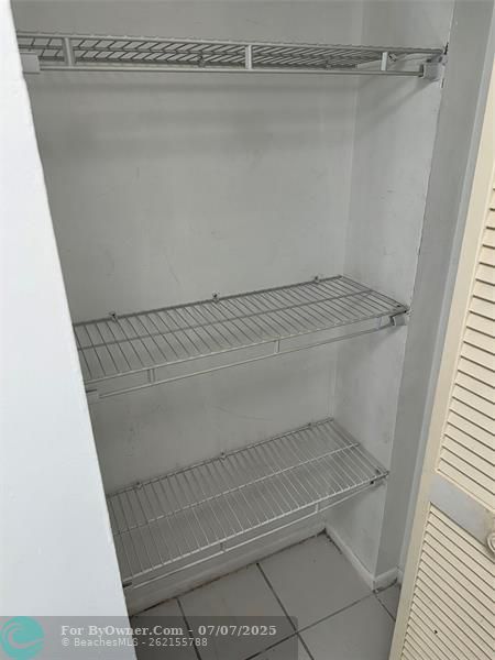 Entry Walk In Closet/Pantry