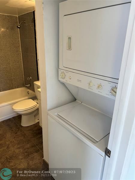 Washer Dryer in 2nd Bathroom