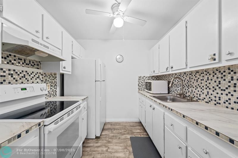 1301 SW 134th Way #103B, Pembroke Pines, Florida image 4
